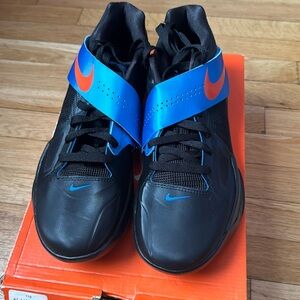 KD 4 “Thunder” away